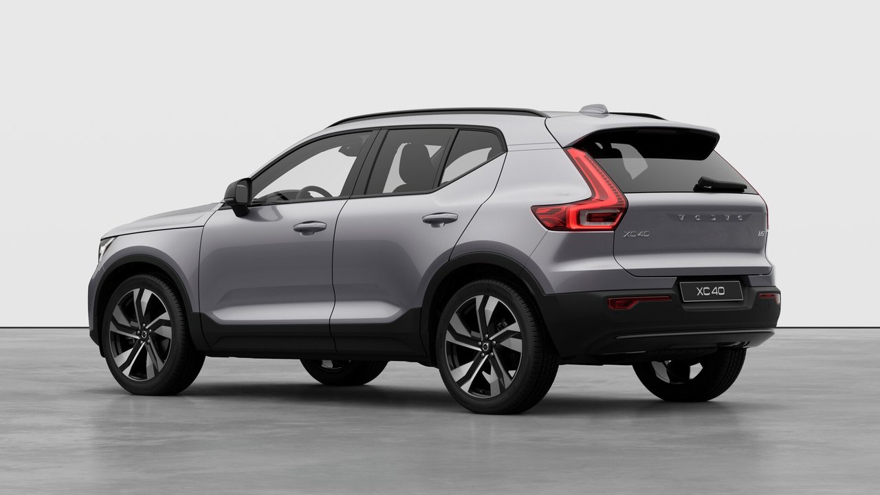 2026 Volvo XC40 - Image 2