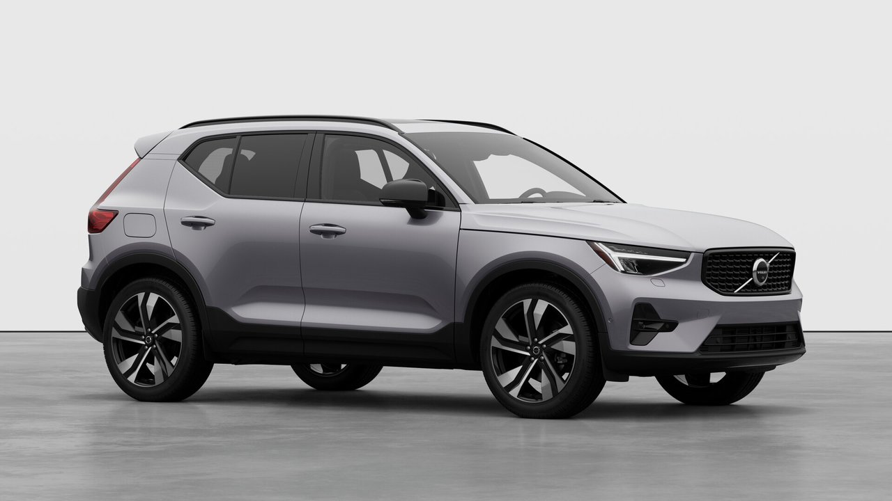2026 Volvo XC40 - Image 3
