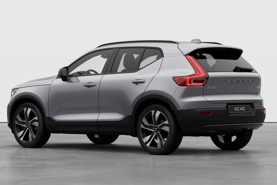 2026 Volvo XC40 - Image 2