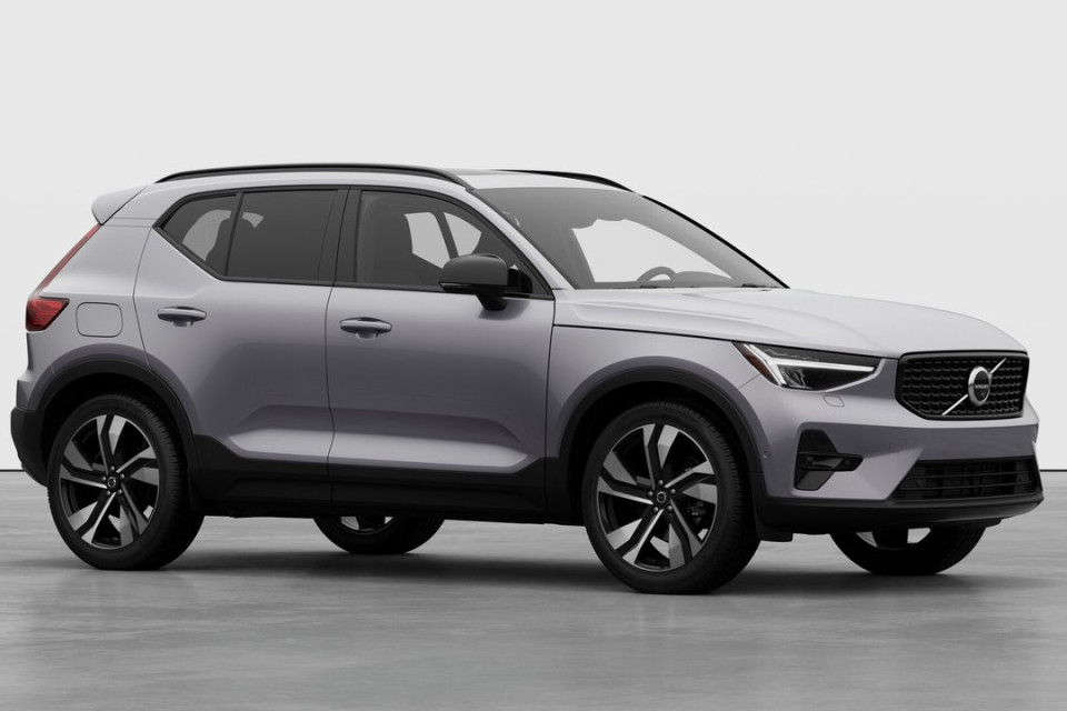 2026 Volvo XC40 - Image 3