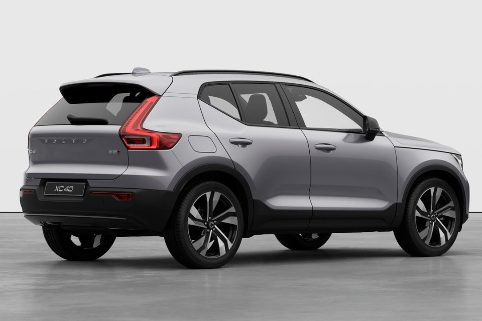 2026 Volvo XC40 - Image 4