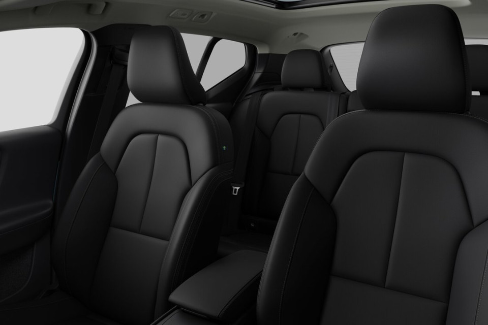 2026 Volvo XC40 - Image 12