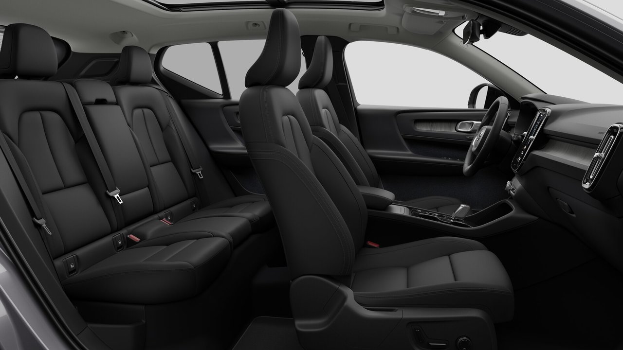 2026 Volvo XC40 - Image 13