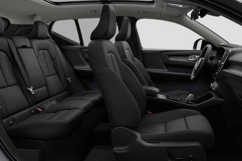 2026 Volvo XC40 - Image 13