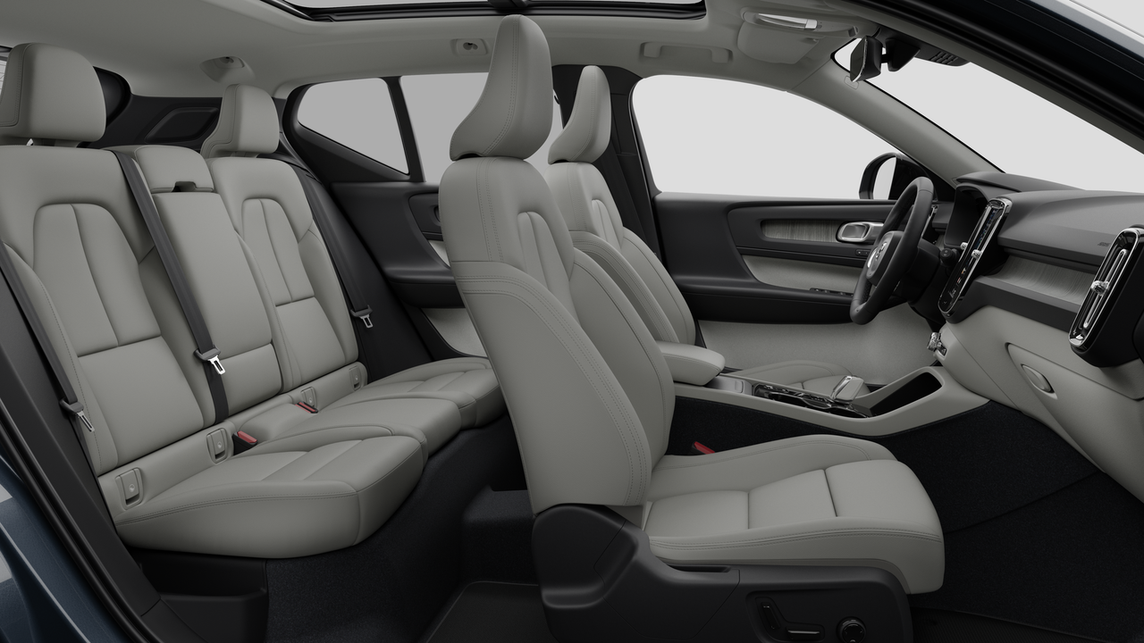 2026 Volvo XC40 - Image 13