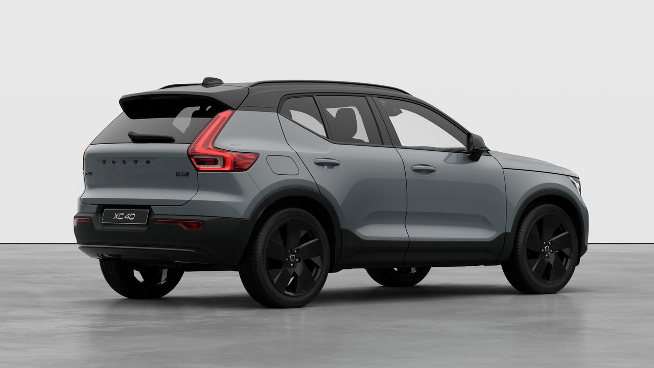 2026 Volvo XC40 - Image 4
