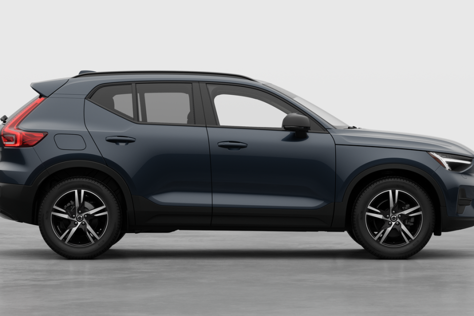 2026 Volvo XC40 - Image 7