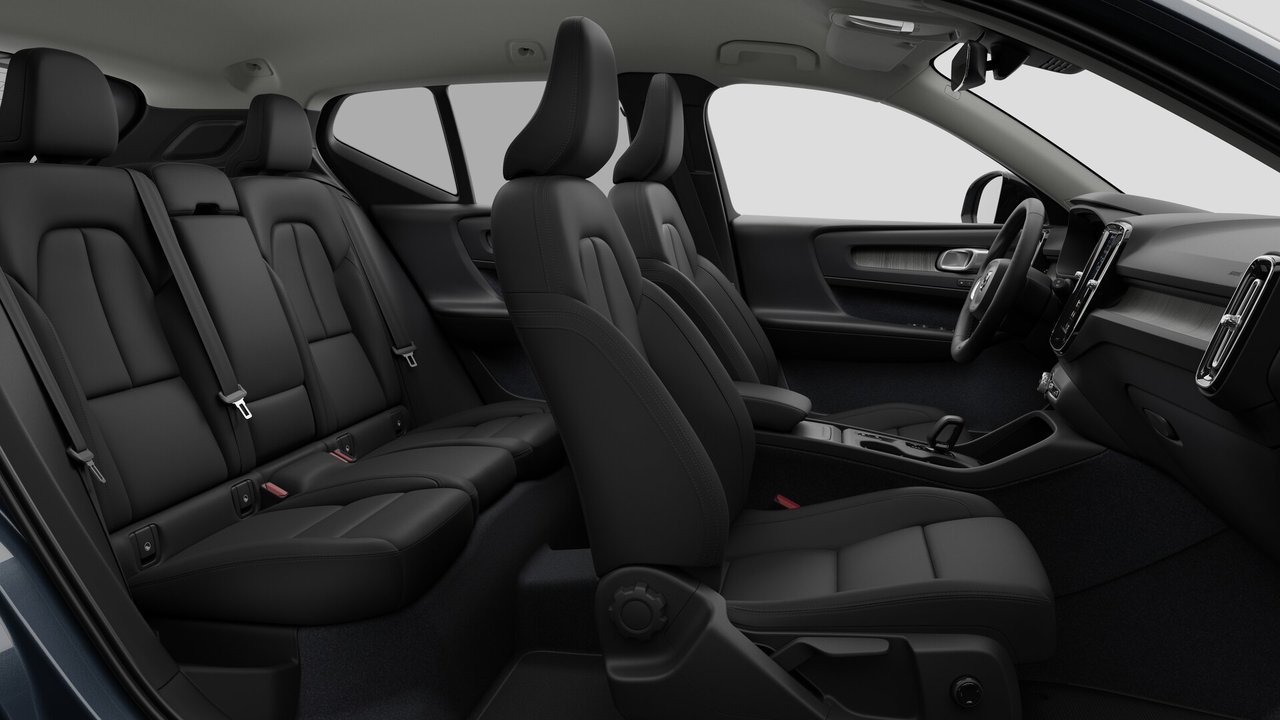 2026 Volvo XC40 - Image 13