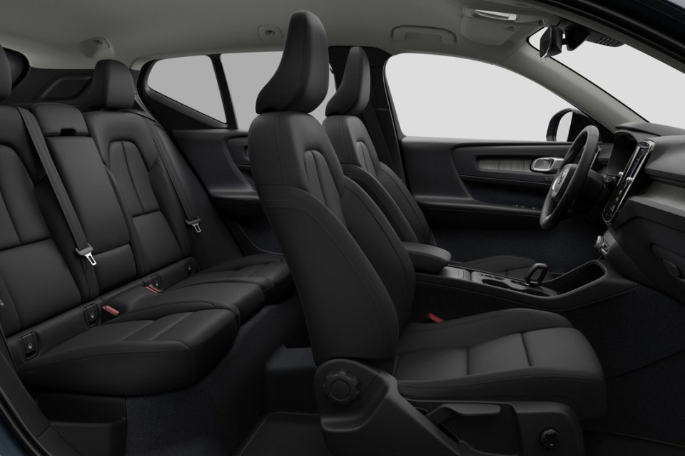 2026 Volvo XC40 - Image 13