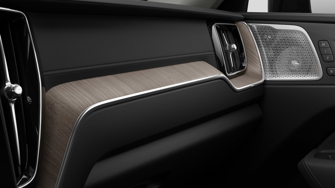2026 Volvo XC60 PLUG-IN HYBRID - Image 9
