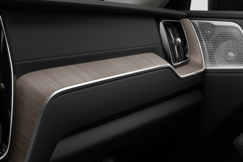 2026 Volvo XC60 PLUG-IN HYBRID - Image 9