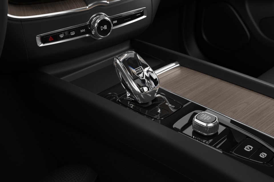 2026 Volvo XC60 PLUG-IN HYBRID - Image 11