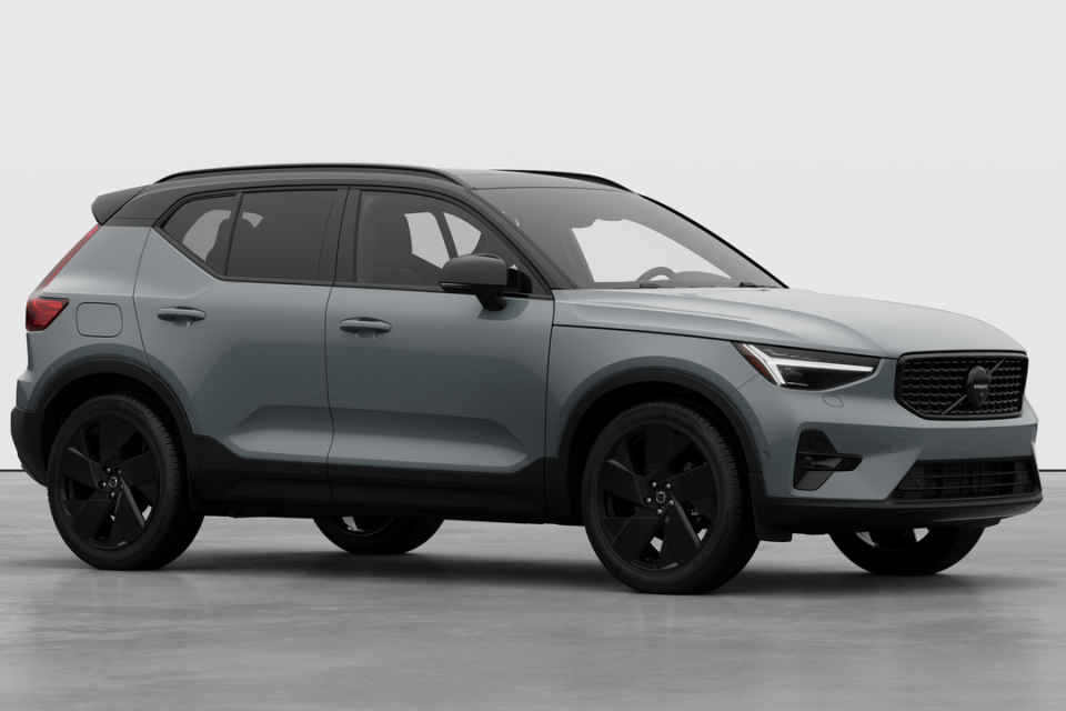 2026 Volvo XC40 - Image 3