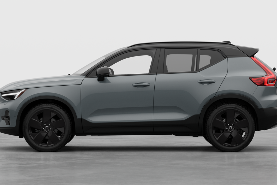 2026 Volvo XC40 - Image 8