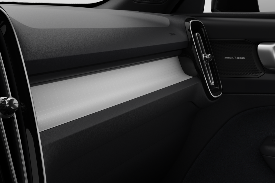 2026 Volvo XC40 - Image 9