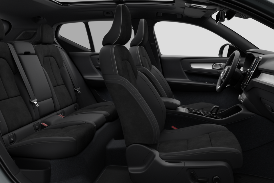 2026 Volvo XC40 - Image 13