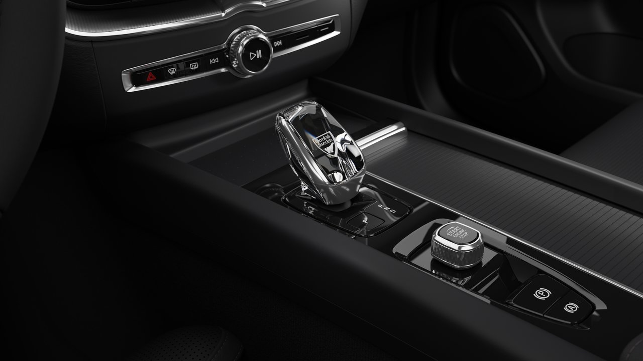 2026 Volvo XC60 PLUG-IN HYBRID - Image 11