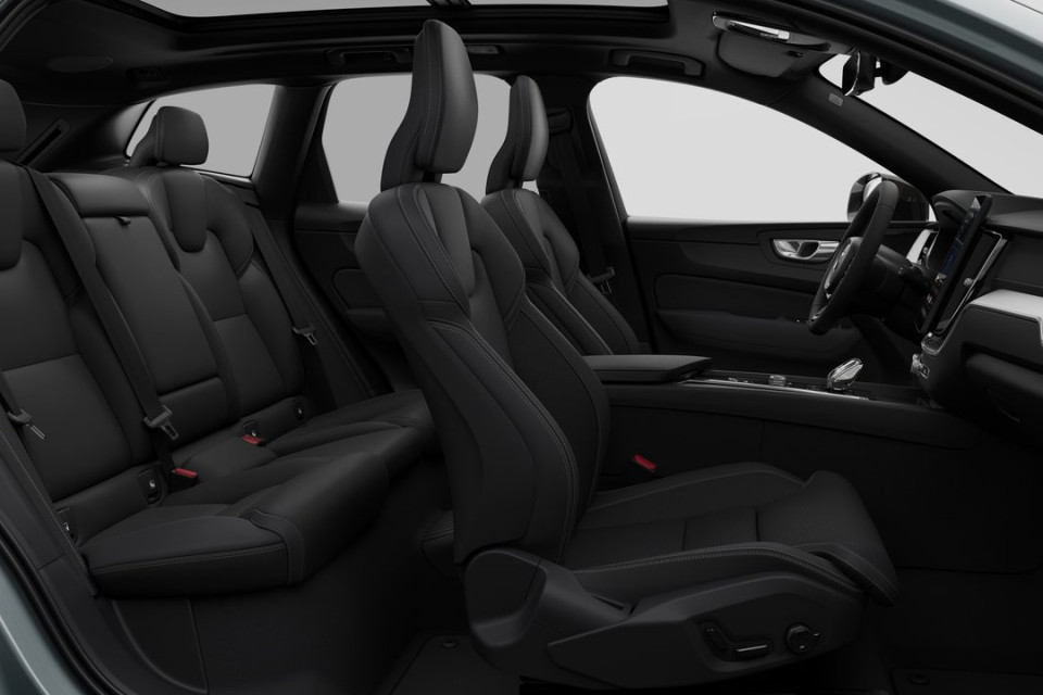 2026 Volvo XC60 PLUG-IN HYBRID - Image 13