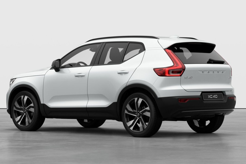 2026 Volvo XC40 - Image 2