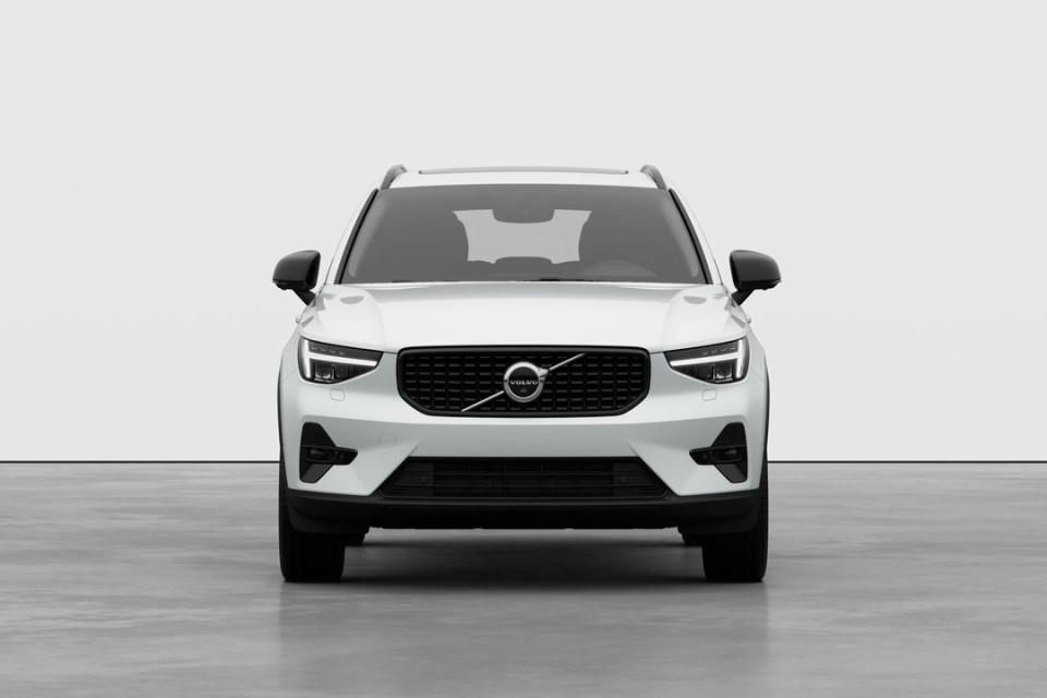 2026 Volvo XC40 - Image 5