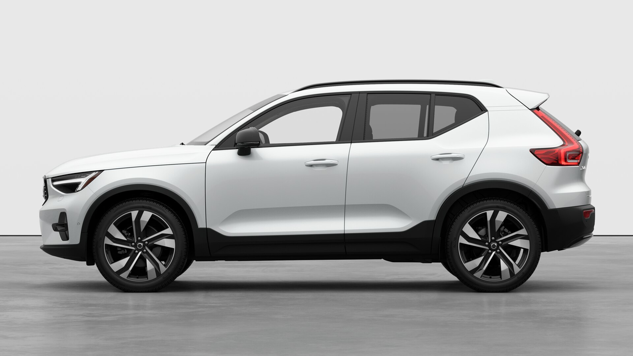 2026 Volvo XC40 - Image 8