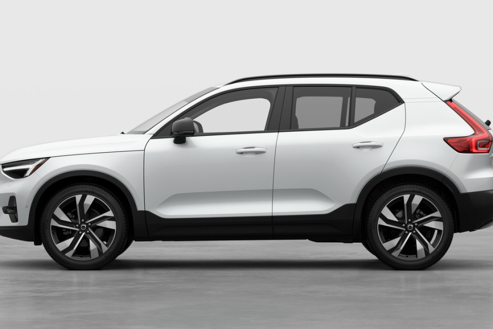2026 Volvo XC40 - Image 8