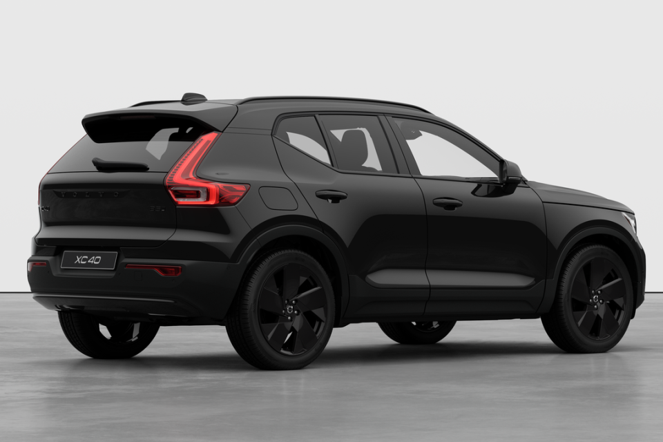 2026 Volvo XC40 - Image 4