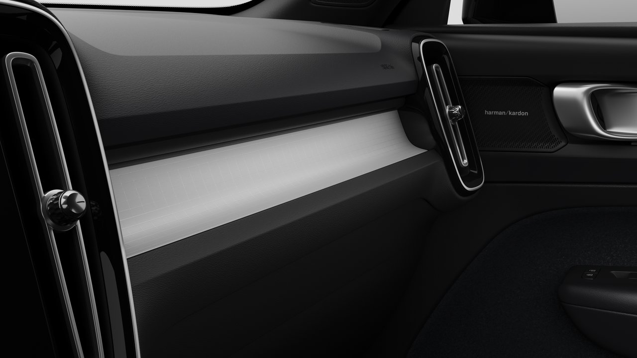 2026 Volvo XC40 - Image 9