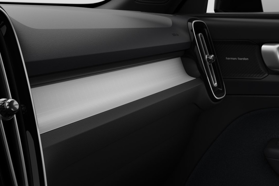2026 Volvo XC40 - Image 9