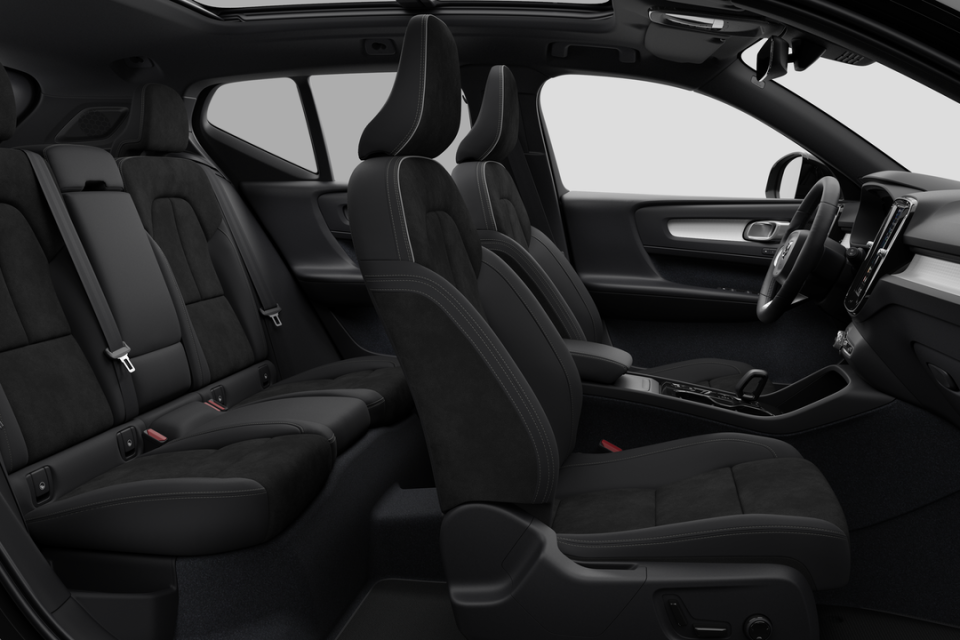 2026 Volvo XC40 - Image 13