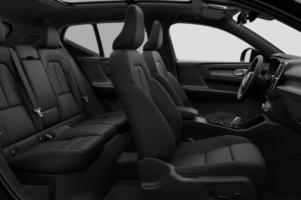 2026 Volvo XC40 - Image 13