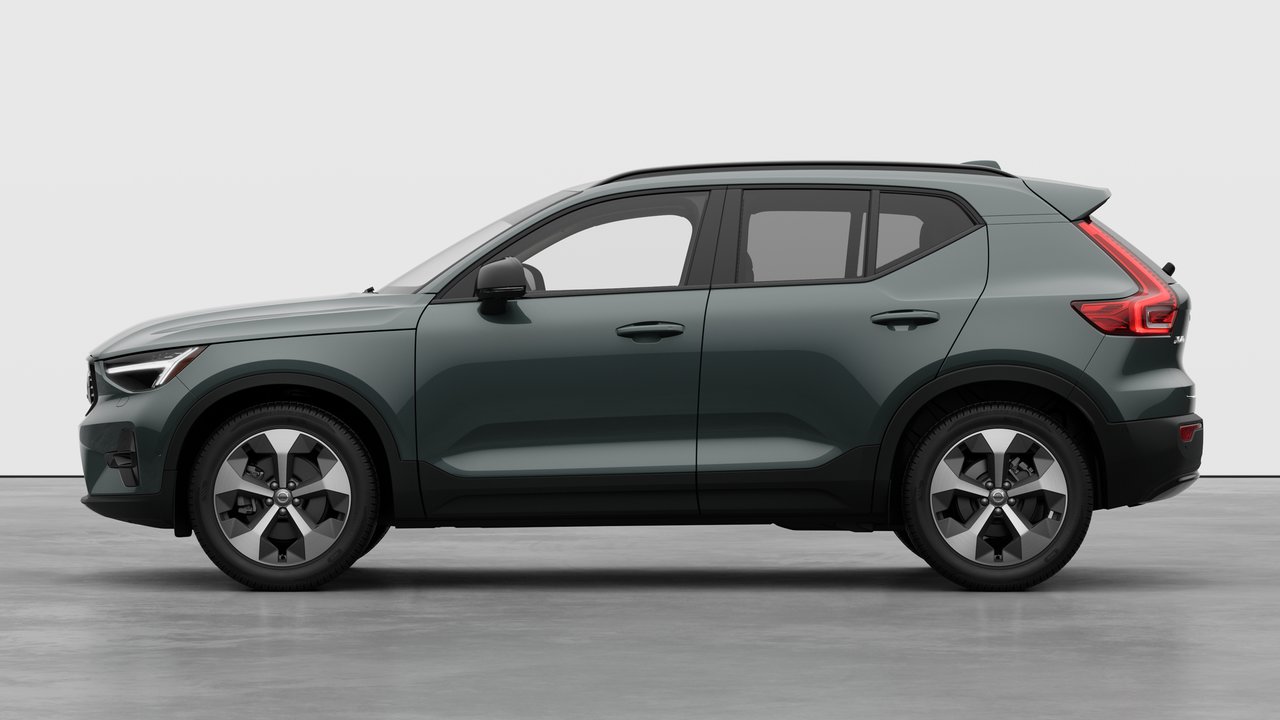 2026 Volvo XC40 - Image 8