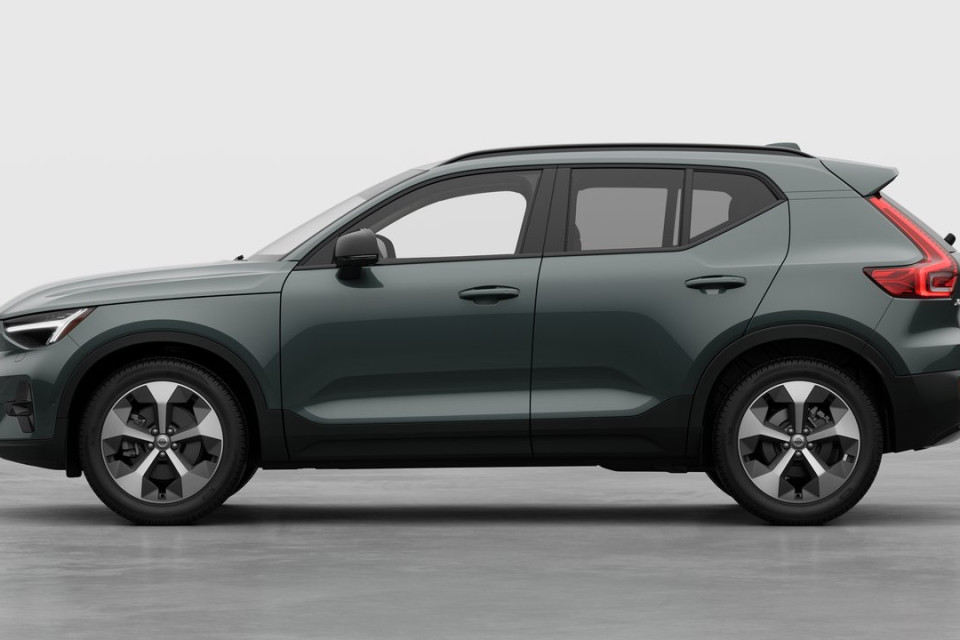 2026 Volvo XC40 - Image 8
