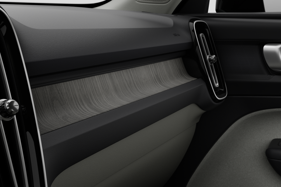 2026 Volvo XC40 - Image 9