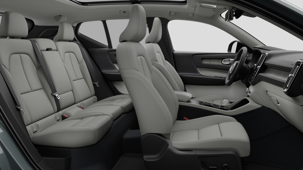 2026 Volvo XC40 - Image 13
