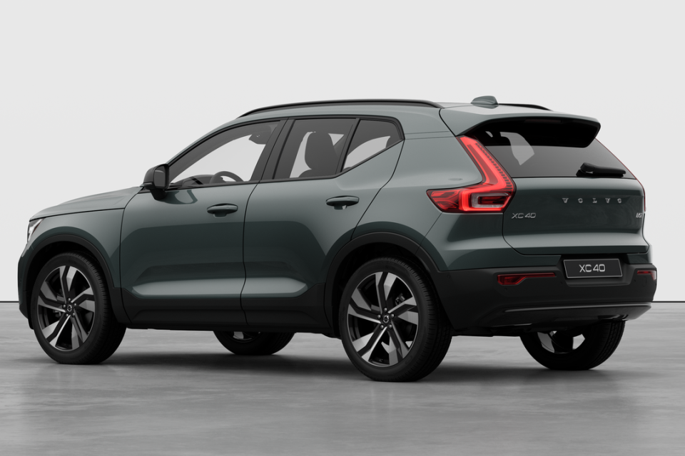 2026 Volvo XC40 - Image 2