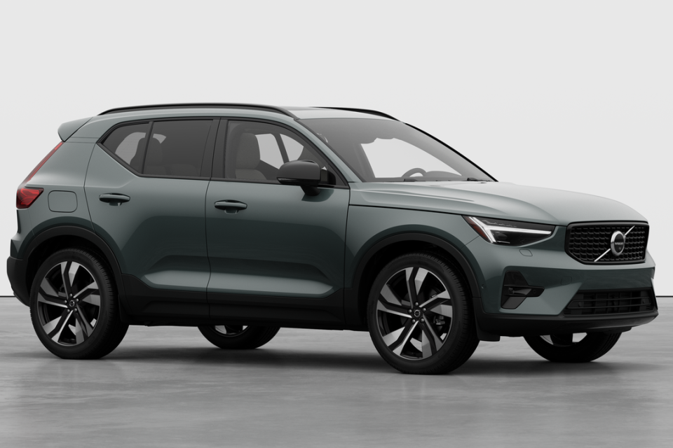 2026 Volvo XC40 - Image 3
