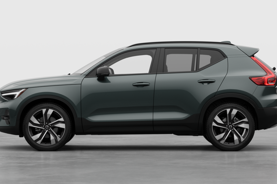 2026 Volvo XC40 - Image 8
