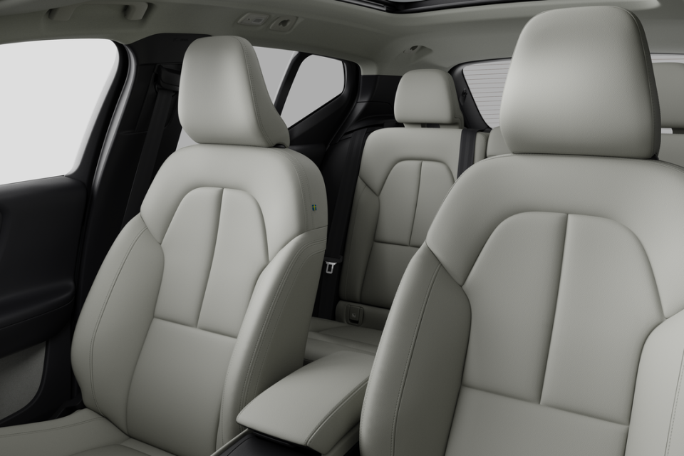 2026 Volvo XC40 - Image 12