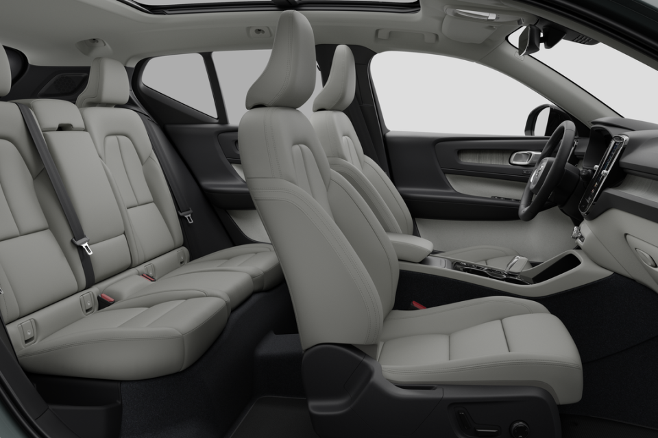 2026 Volvo XC40 - Image 13