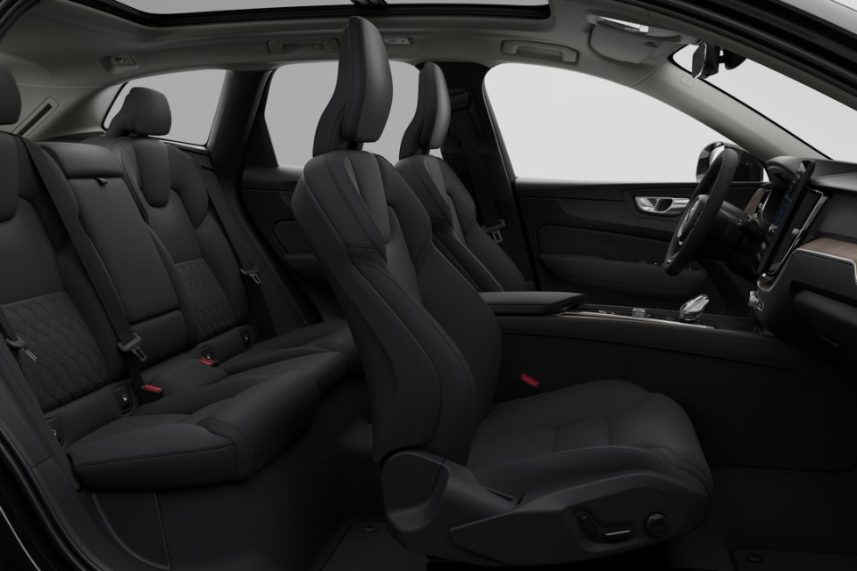 2026 Volvo XC60 - Image 13