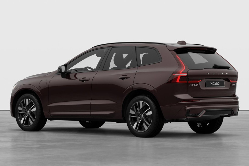 2026 Volvo XC60 PLUG-IN HYBRID - Image 2
