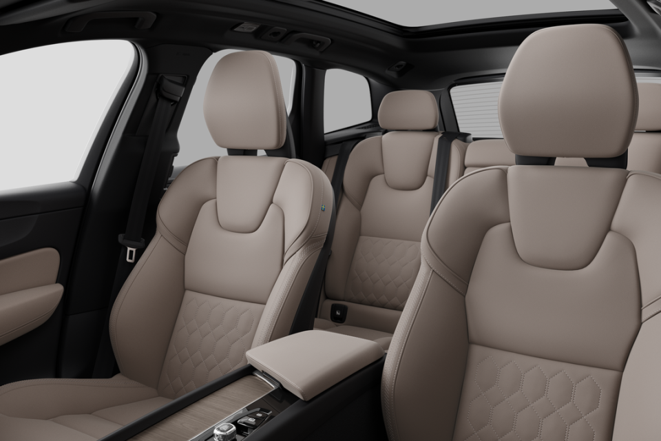 2026 Volvo XC60 PLUG-IN HYBRID - Image 12