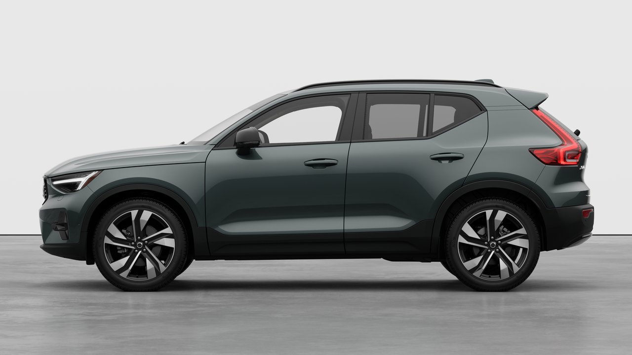 2026 Volvo XC40 - Image 8