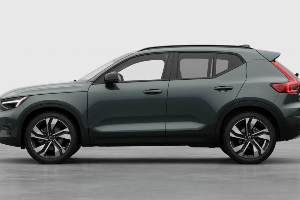 2026 Volvo XC40 - Image 8