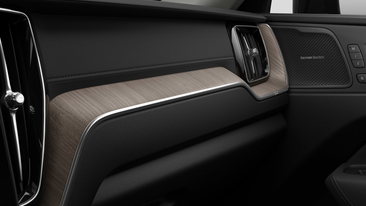 2026 Volvo XC60 - Image 9