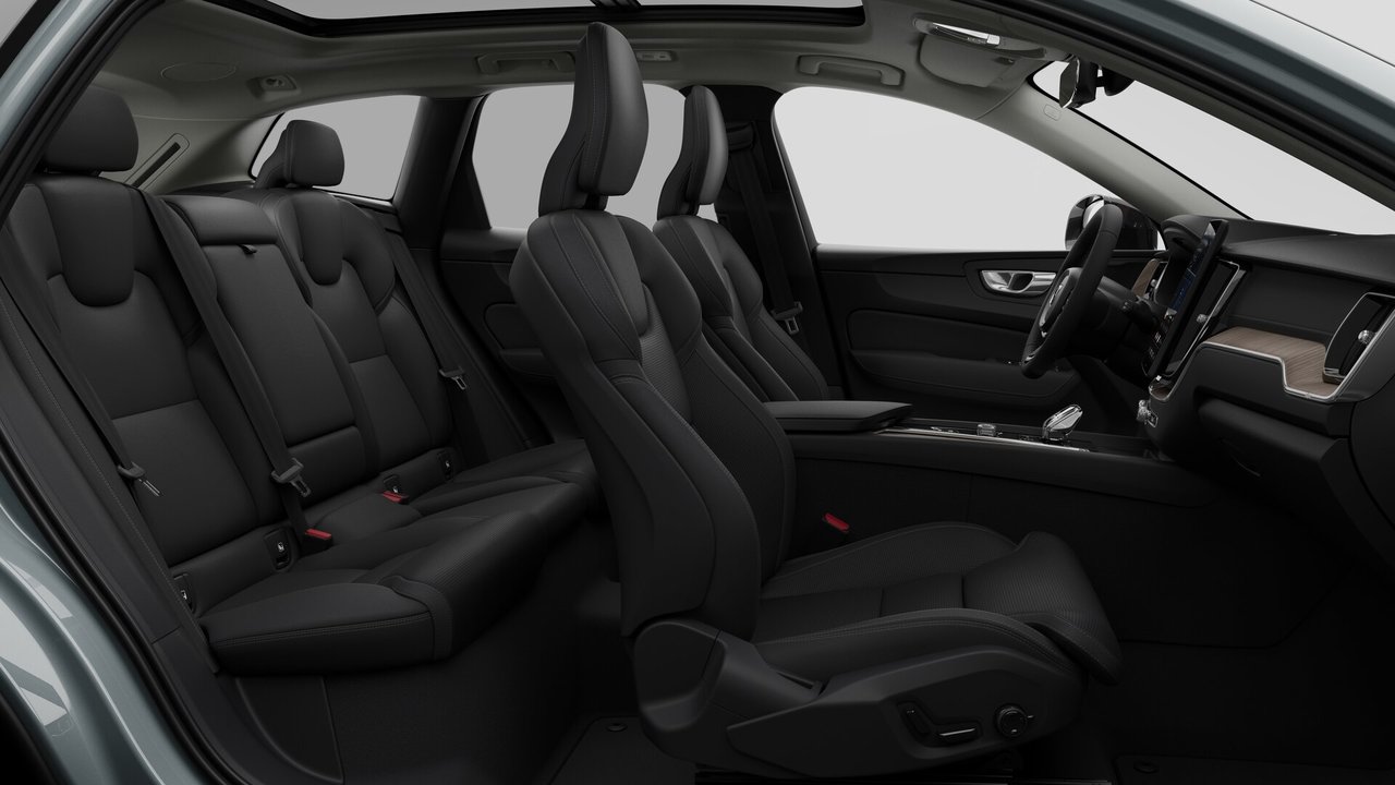 2026 Volvo XC60 - Image 13