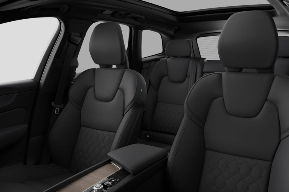 2026 Volvo XC60 - Image 12