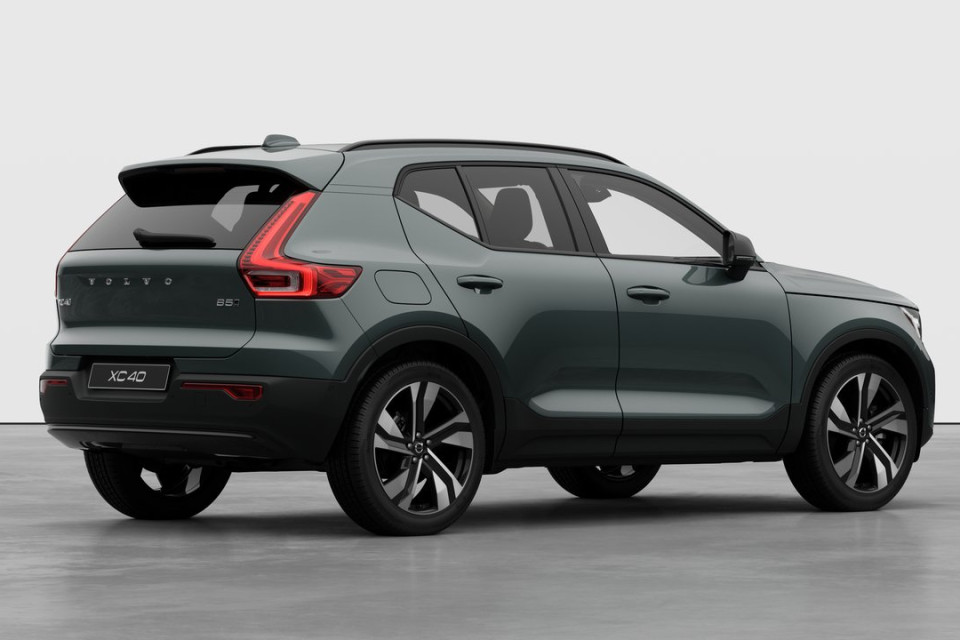 2026 Volvo XC40 - Image 4