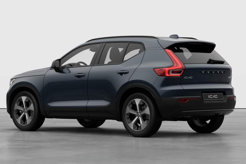 2026 Volvo XC40 - Image 2